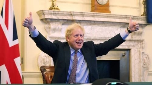 Boris Johnson trolează UE cu o cravată cu imprimeu de pești, în urma controversei referitoare la capitolul pescuitului din acordul de negociere cu comunitatea europeană