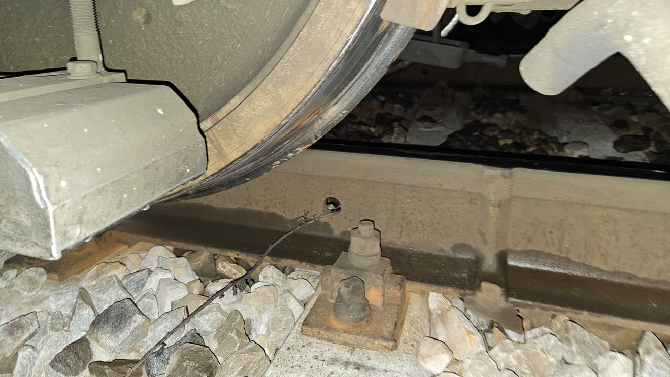 Un tren încărcat cu cărbune a deraiat în județul Vâlcea / Traficul feroviar întrerupt