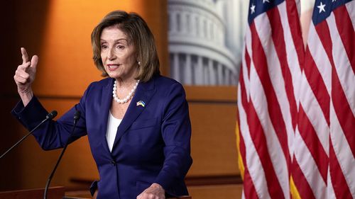 Nancy Pelosi, fosta preşedintă democrată a Camerei Reprezentanţilor, a fost spitalizată în Europa în timp ce se afla într-o delegaţie oficială / ”A suferit un traumatism” / Pelosi are 84 de ani