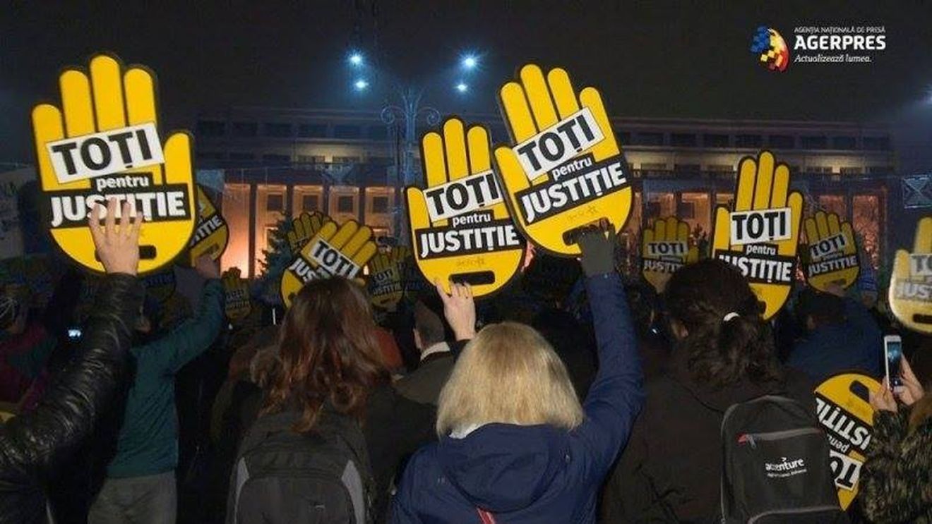 Mesaj afișat cu laserul la protestul din Piața Victoriei: Tudorel Slugărel
