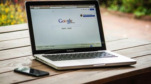 Ce ar putea însemna pentru utilizatorii de internet hotărârea privind monopolul Google