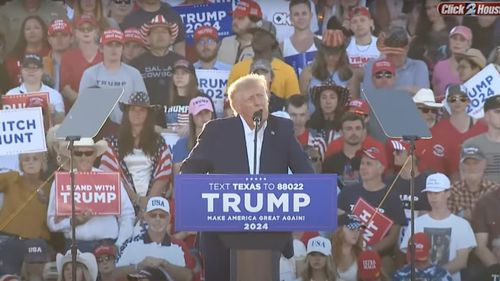 SUA: La un miting de campanie în oraşul Waco din Texas, Donald Trump şi-a proclamat nevinovăţia: „Procurorul districtual din New York, sub auspiciile şi îndrumarea departamentului injustiţiei din Washington DC, anchetează asupra mea ceva care nu este nici o crimă, nici un delict”