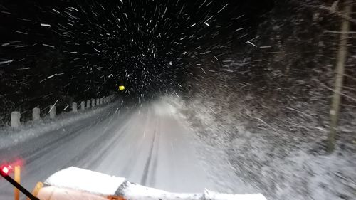 În Harghita a nins pentru prima dată în acest sezon, și s-a depus strat consistent de zăpadă / Se circulă în condiții de iarnă în județ