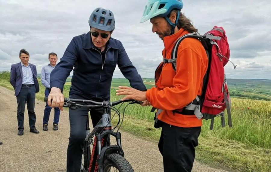 mircea geoana, bicicleta
