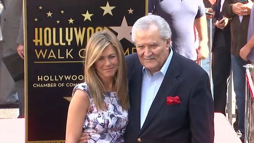 Actorul John Aniston, tatăl lui Jennifer Aniston, cunoscut din serialul „Tânăr şi neliniştit”, a murit la vârsta de 89 de ani