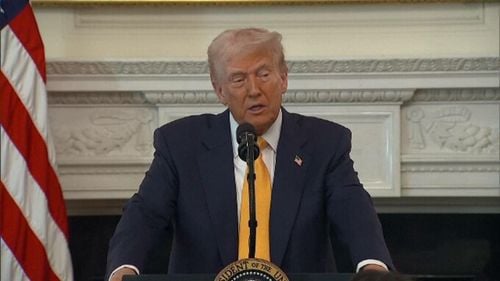 Trump își vinde participația de $2,3 miliarde  din Truth Social, acțiunile se prăbușesc