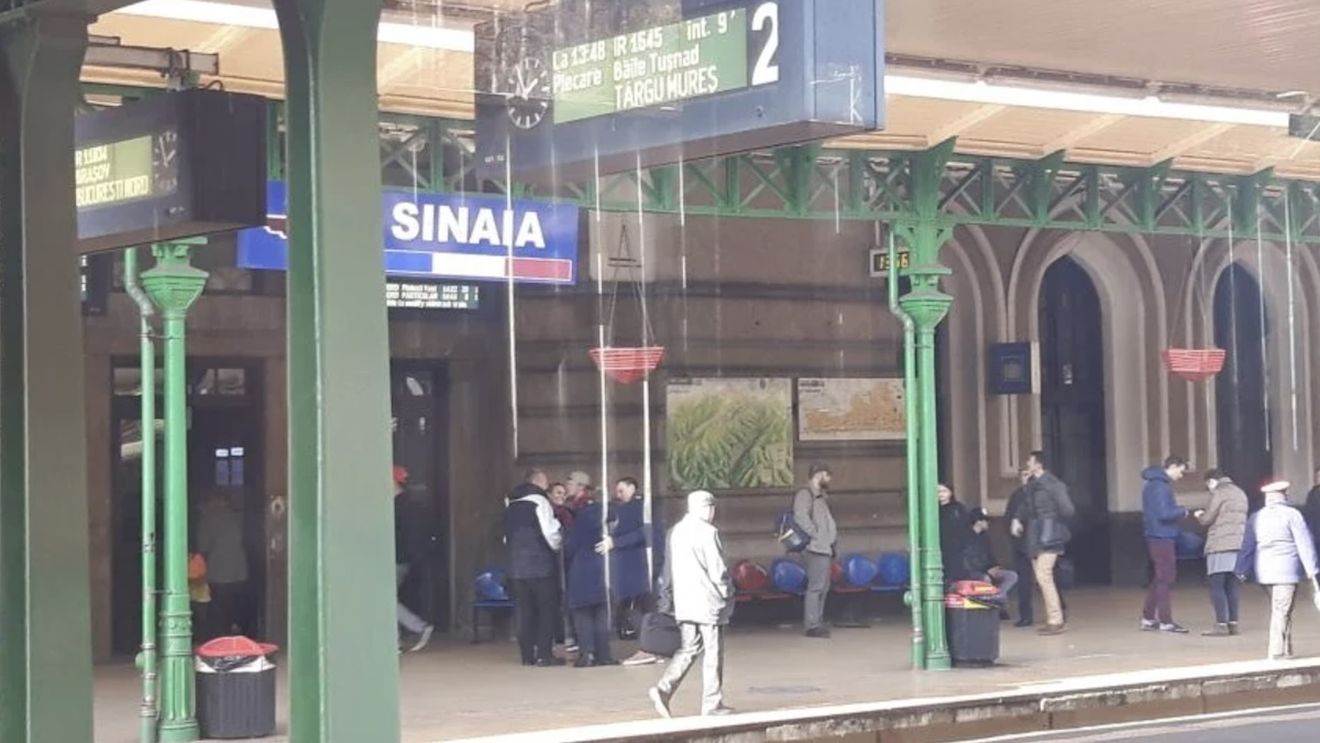 Experiența unui turist în gara din Sinaia: „Toaletele se închid la ora 19! Chioșcurile la ora 18! La 90 de minute întârziere a trenului… Ce să faci?”