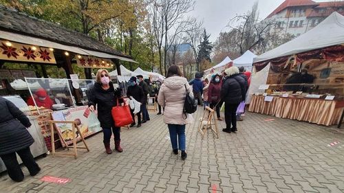 Olguța Vasilescu reacționează la închiderea târgului de Crăciun din Craiova cu fotografii de la târgul deschis la Muzeul Țăranului Român din București