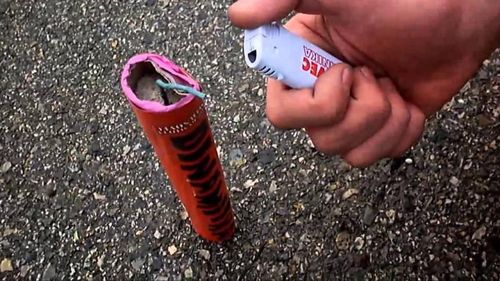 Trei copii au ajuns la spital după ce a explodat o petardă / Unul este grav rănit