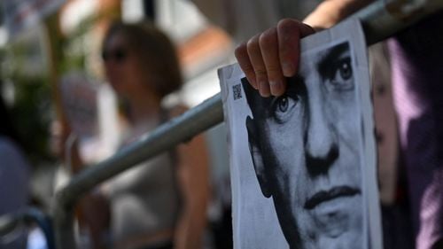 Alexei Navalnîi a fost izolat dincolo de cercul Arctic înaintea alegerilor prezidențiale, pentru a nu-i face probleme dictatorului rus, spun apropiații opozantului: ”Trăiește”