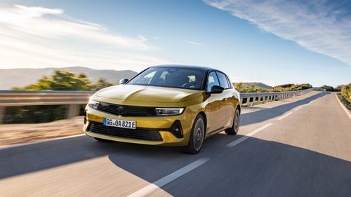Opel renunţă la obiectivul de a vinde numai automobile electrice începând din 2028