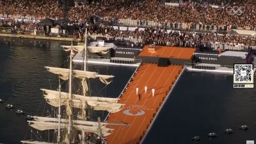 VIDEO Flacăra olimpică a ajuns în Franţa / Momente spectaculoase la Marsilia