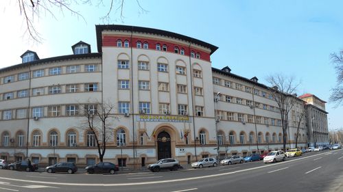 Directoarea Colegiului Naţional Caragiale din Bucureşti: Predau aici de 30 de ani, nu am văzut niciodată o echipă care să vină să facă măcar un releveu, darămite o expertiză / De ce această clădire este în risc seismic trei şi nu doi sau unu, nu ştiu să vă spun, este o clădire începută în 1895