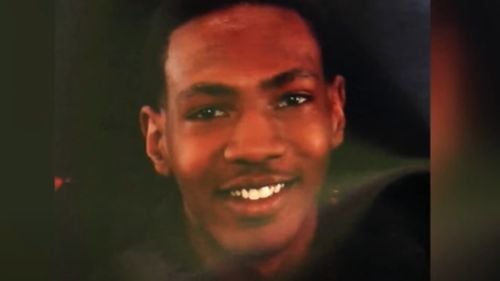 SUA: Proteste după ce un bărbat de culoare a fost împușcat mortal de poliție / Tânărul a încasat 60 de gloanțe, potrivit unui avocat