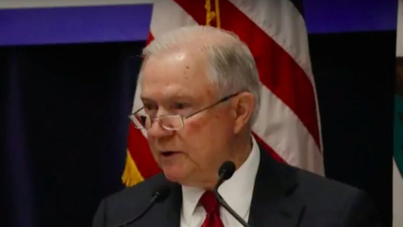 Președintele SUA, Donald Trump, l-a înlocuit din funcție pe procurorul general, Jeff Sessions