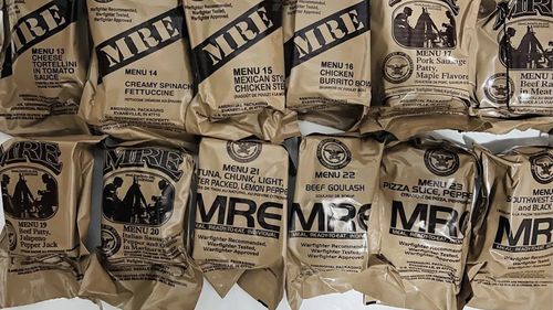 Rații militare americane, de vânzare pe internet: 160 de lei, 24 de meniuri / ”Peşte, vită, porc, pui, meniuri complete. Mai multe info, în privat”