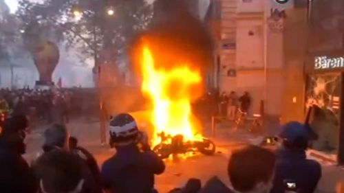 Mii de oameni manifestează în Franţa împotriva unui articol controversat din proiectul legii ”securităţii globale” / Incidente la Paris