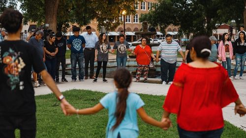 Puternicul lobby al armelor din SUA se reunește în Texas, la trei zile după masacrul din Uvalde / Trump promite un „discurs important” / Poliția, acuzată că a intervenit cu întârziere