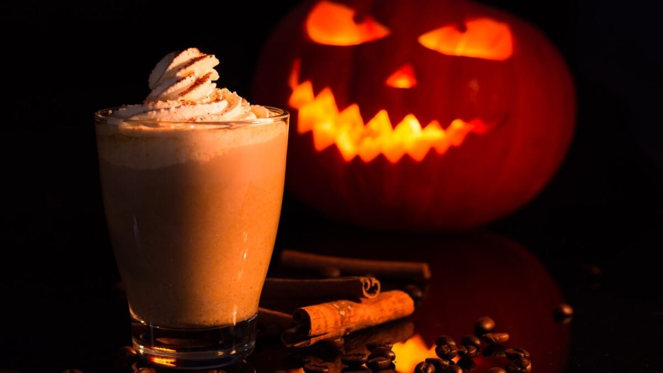 Preoţii reformaţi din Oradea propun o alternativă la Halloween: Noaptea bisericilor / Tinerii au urma să fie primiți cu povești, gustări și pliante / „Poate, în acest fel, avem şanse să intre chiar şi doar din curiozitate”
