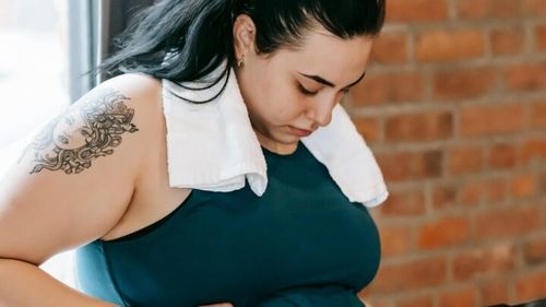 Vrei să ai abdomenul (mai) plat? Iată 20 de alimente care te scapă de balonare