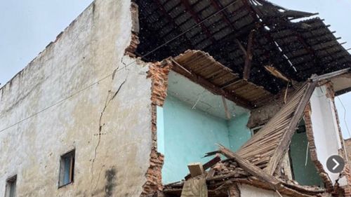 S-a prăbușit o parte dintr-o clădire din centrul orașului Vatra Dornei / ”S-a mai surpat și înainte, dar iarna a afectat și mai mult”