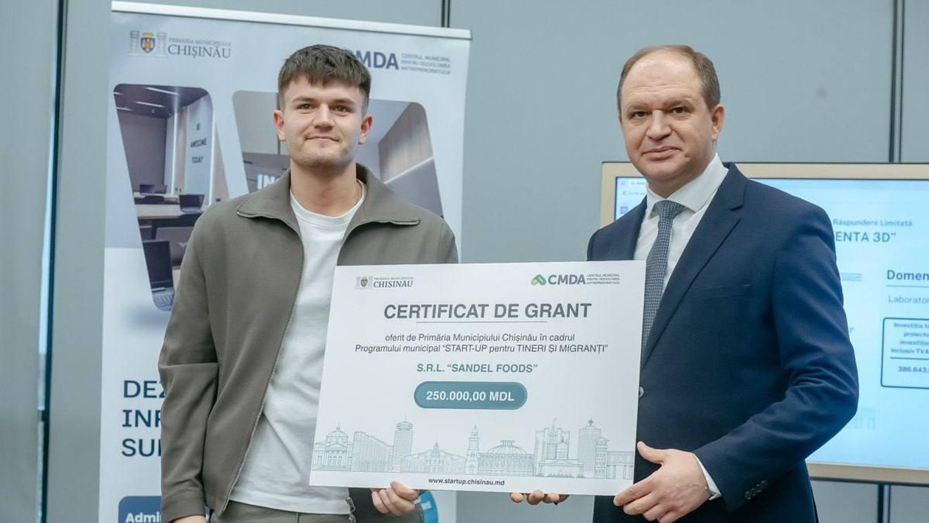 Sandu Ustețchii, cel care ar fi racolat maneliști din România pentru a-i face campanie lui Stoianoglo la alegerile parlamentare din Republica Moldova, a primit un certificat de grant în valoare de 250.000 lei de la Ion Ceban, primarul Chișinăului, potrivit jurnalistului Nicolae Chicu