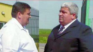 Frații Ciocan, jupânii politici PSD din Caracal, au primit de la guvern 27 de milioane de euro la doar o lună după ce presa a dezvăluit corupția generalizată din Olt. Contractul, pentru reabilitarea unui drum din Teleorman
