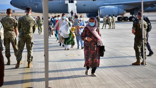 Afganistan: Talibanii au anunțat că reiau procedura de eliberare de pașapoarte