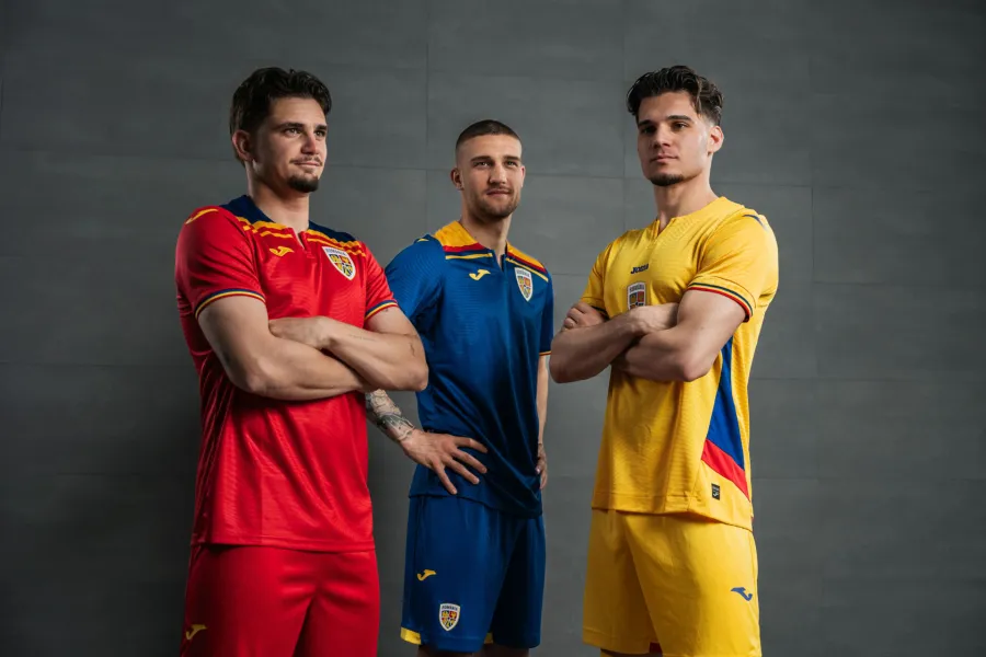 Echipamentul echipei naționale de fotbal a României, tricolorii, tricou de fotbal România, echipament de fotbal România