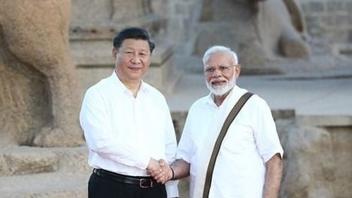 Prim-ministrul indian Narendra Modi a ajuns în China pentru un summit regional, o premieră în ultimii 7 ani