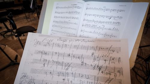 AUDIO Cum sună Simfonia a X-a de Beethoven, finalizată cu ajutorul inteligenței artificiale. Compania Deustche Telekom va prezenta varianta completă în noiembrie