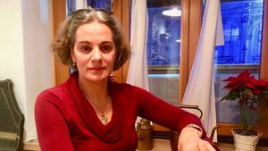 Amenințări cu moartea primite de actrița Maia Morgenstern, semnate: „din partea AUR” / „Intenționez să o arunc într-o cameră de gazare, într-un cuptor unde o voi arde pe ea și pe copiii ei murdari”