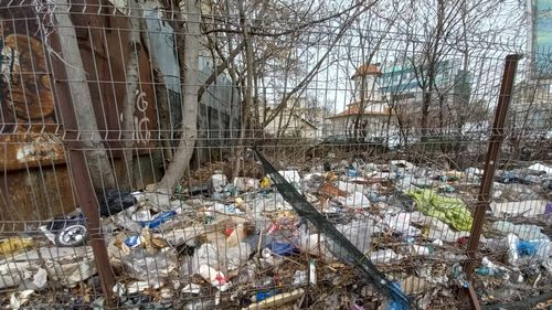 FOTO Gropile de gunoi din inima Bucureştiului pe care autorităţile se fac că nu le văd. Două dintre ele, la nici o sută de metri de kilometru zero al Bucureștiului