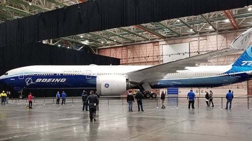 Boeing va reduce 17.000 de locuri de muncă şi va amâna livrarea primului său avion 777X, deoarece greva îi afectează finanţele