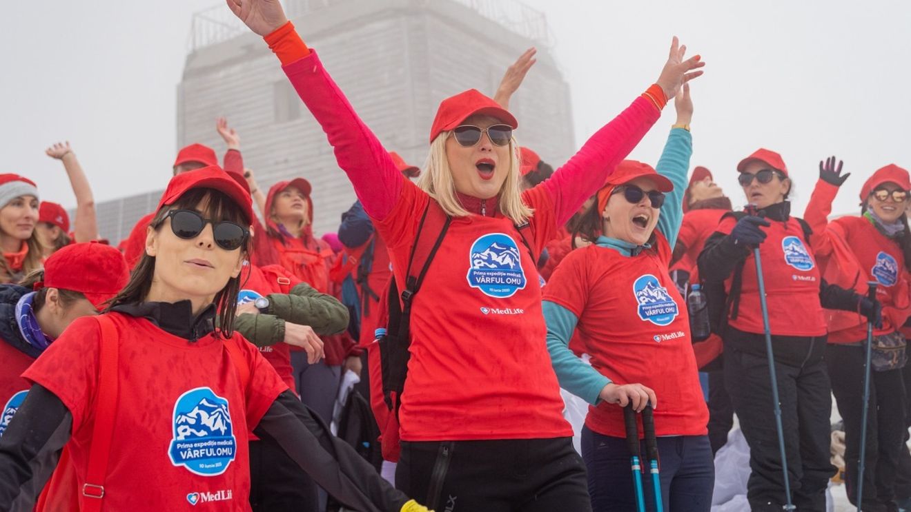 Aur pentru Best Employee Engagement & Experience obținut de MedLife, pentru prima expediție medicală pe Vf. Omu