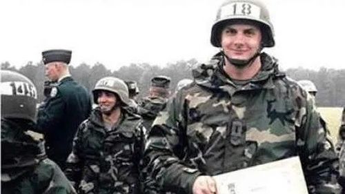 Cum a ajuns un fost căpitan al Forțelor Speciale din Armata SUA spion în serviciul Rusiei / A primit în schimb 1000 $, o sticlă de coniac și o uniformă militară rusească