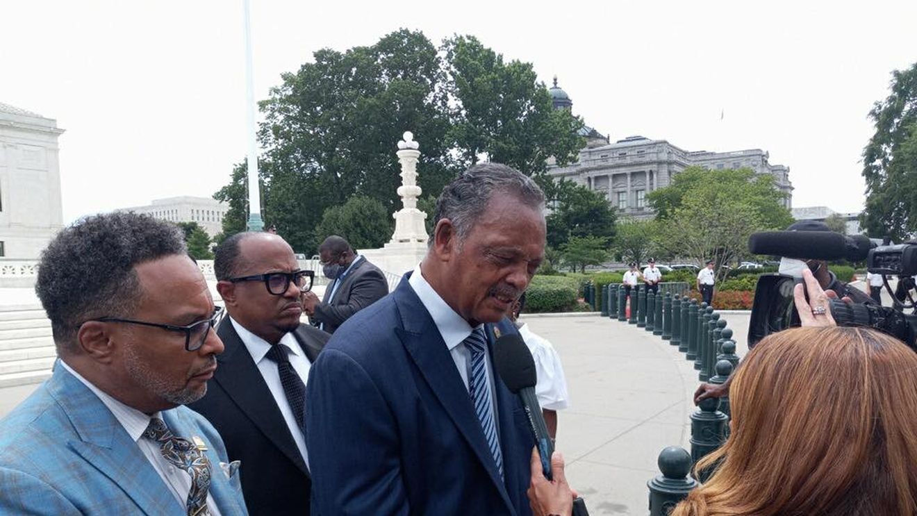 Reverendul Jesse Jackson, spitalizat cu COVID-19 deși era vaccinat / America se confruntă cu o nouă creștere a numărului de infectări