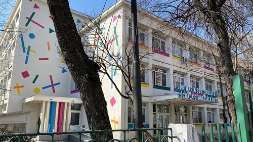 Directoarea unei școli din București: O elevă a venit la școală, deși mama era suspectă de coronavirus / Mama a fost de atunci confirmată pozitiv / După mai bine de 12 ore, nimeni nu știe situația elevei