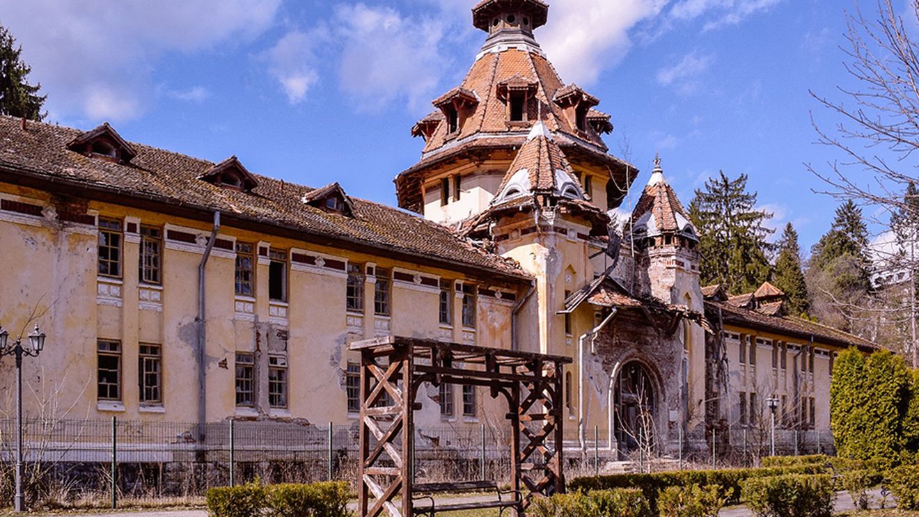Apel pentru salvarea patrimoniului din Băile Govora / Primarul orașului, tatăl judecătorului Bogdan Mateescu, a făcut poliție politică în perioada comunistă, potrivit CNSAS