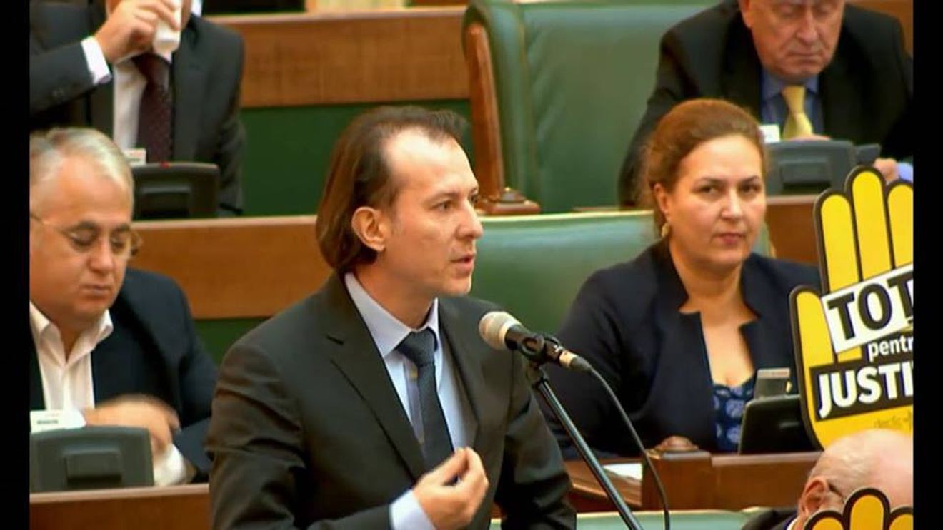 Florin Cîțu (PNL) susține că guvernul a promis Comisiei Europene înghețarea salariilor în 2019. Teodorovici: E o variantă, dar la pachet cu aplicarea mai rapidă a legii salarizării