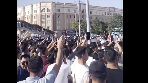 VIDEO Mai multe victime înregistrate printre civili, în urma protestelor care au avut loc în Uzbekistan