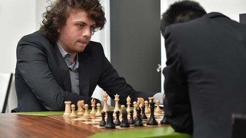 Șahiștii Magnus Carlsen şi Hans Niemann au îngropat securea războiului: Suntem fericiţi să anunţăm că toate părţile au ajuns la un acord / Primul l-a acuzat pe al doilea că a trișat la un turneu