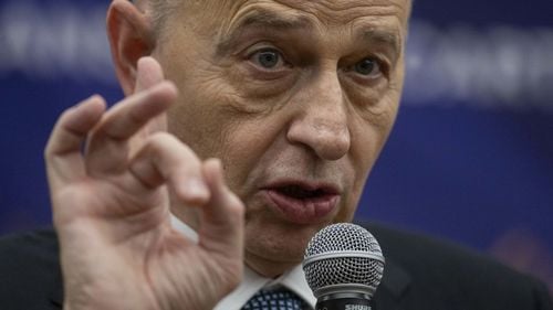 Curtea Constituțională în ședință pentru încă o contestaţie împotriva candidaturii lui Mircea Geoană / Și candidatul a contestat procedura referitoare la acreditarea  delegaţilor şi completarea birourilor electorale