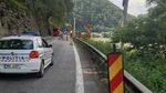 Stâncă prăbușită pe o mașină, pe Valea Oltului / Se încearcă resuscitarea unui bărbat de 65 de ani / E chemat elicopterul SMURD