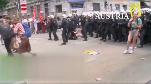 NO COMMENT Jandarmeria își justifică represiunea brutală a protestului din 10 august: Așa se procedează în Uniunea Europeană și în Statele Unite. Imaginile au fost preluate de pe Russia Today