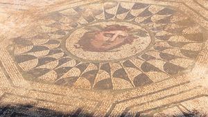 Un mozaic roman cu scene din Războiul Troian ce nu sunt reprezentate în Iliada, descoperit în Marea Britanie