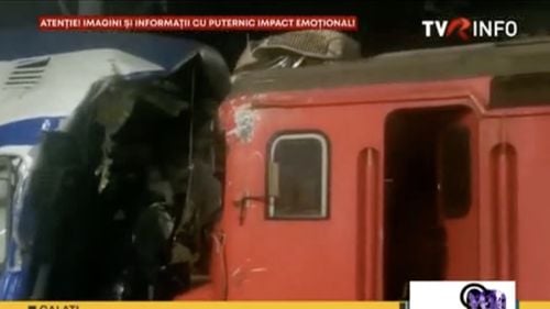 VIDEO  Grav accident feroviar la Galați, în această seară / Femeia, conductor pe trenul R 7576, a murit, alte trei persoane au fost rănite / Un tren de călători a fost lovit cu viteză de locomotivă