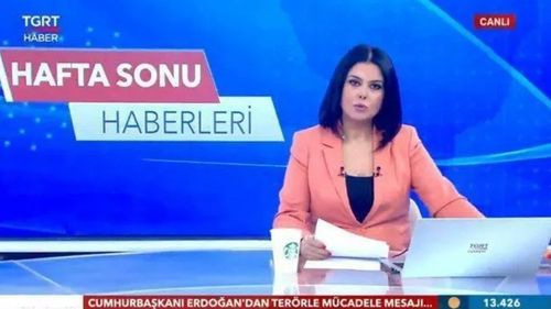 O prezentatoare a unui post de televiziune din Turcia, concediată după ce a apărut într-un jurnal cu o cafea Starbucks, considerată un simbol proisraelian