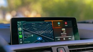 Apple ar putea permite în curând chatbot-urilor cu inteligență artificială, precum ChatGPT și Gemini, să fie disponibile pe CarPlay