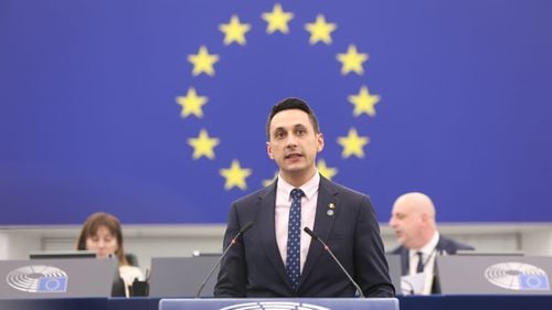 Europarlamentarul Vlad Gheorghe anunţă că a strâns peste 100.000 de semnături pentru o candidatură independentă